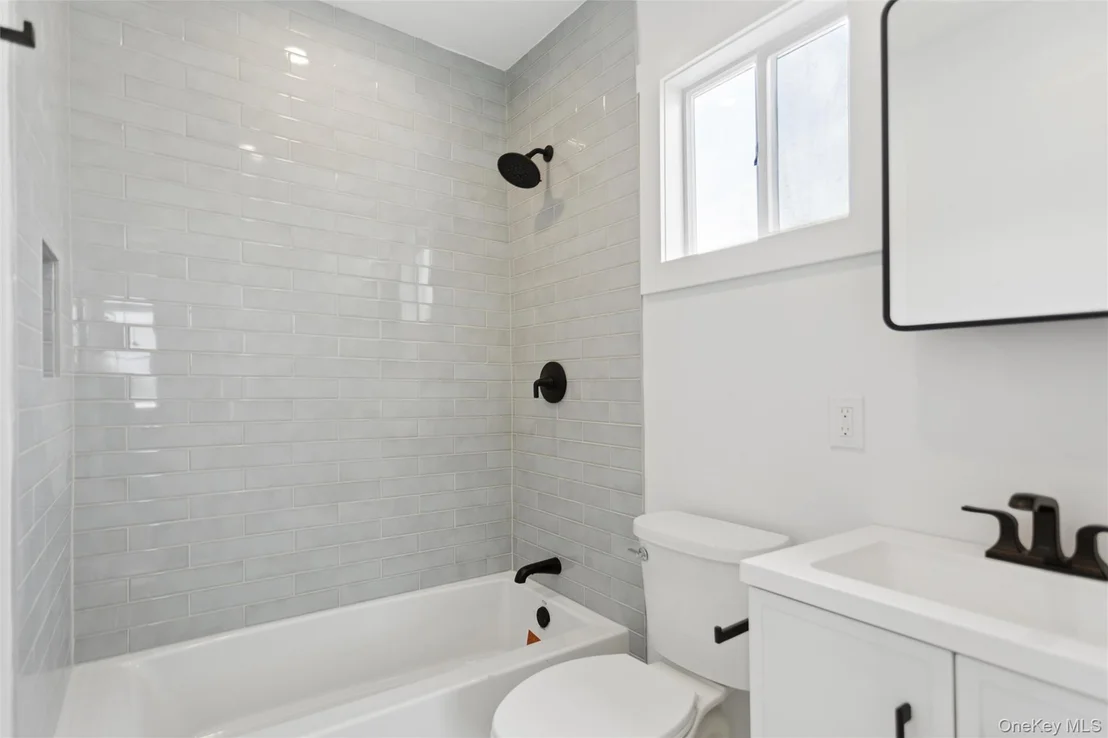 Photo of 449 W Beech Street