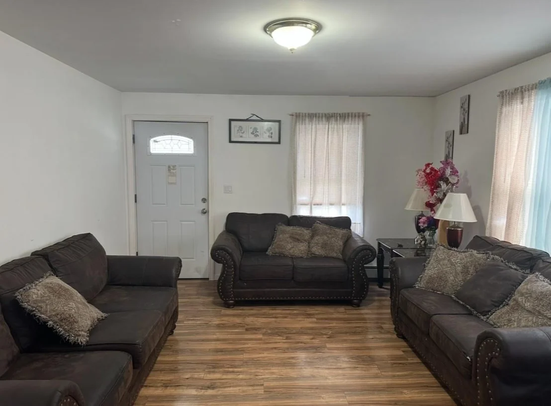 Photo of 553 Raynor Avenue