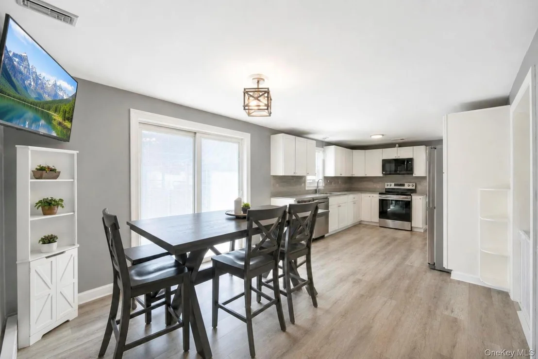 Photo of 28 Mapleton Avenue