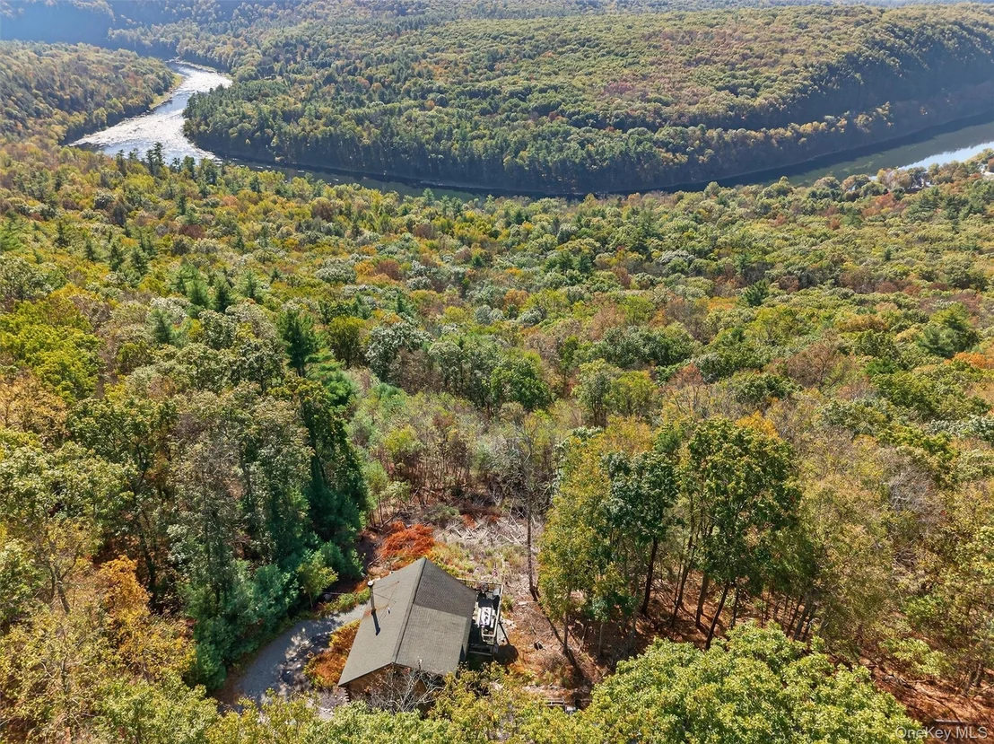 Photo of 129 Hallock Road