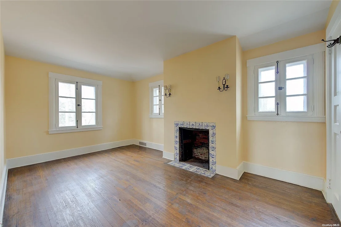 Photo of 8 Fort Hill Drive