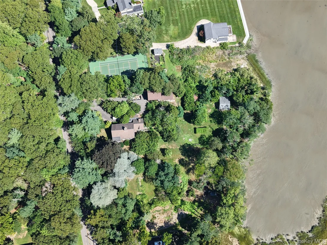 Photo of 75 Old Field Road