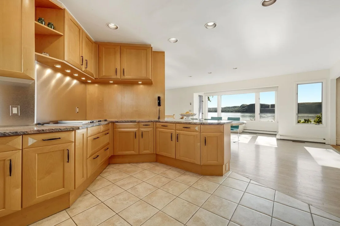 Photo of 444 River Road