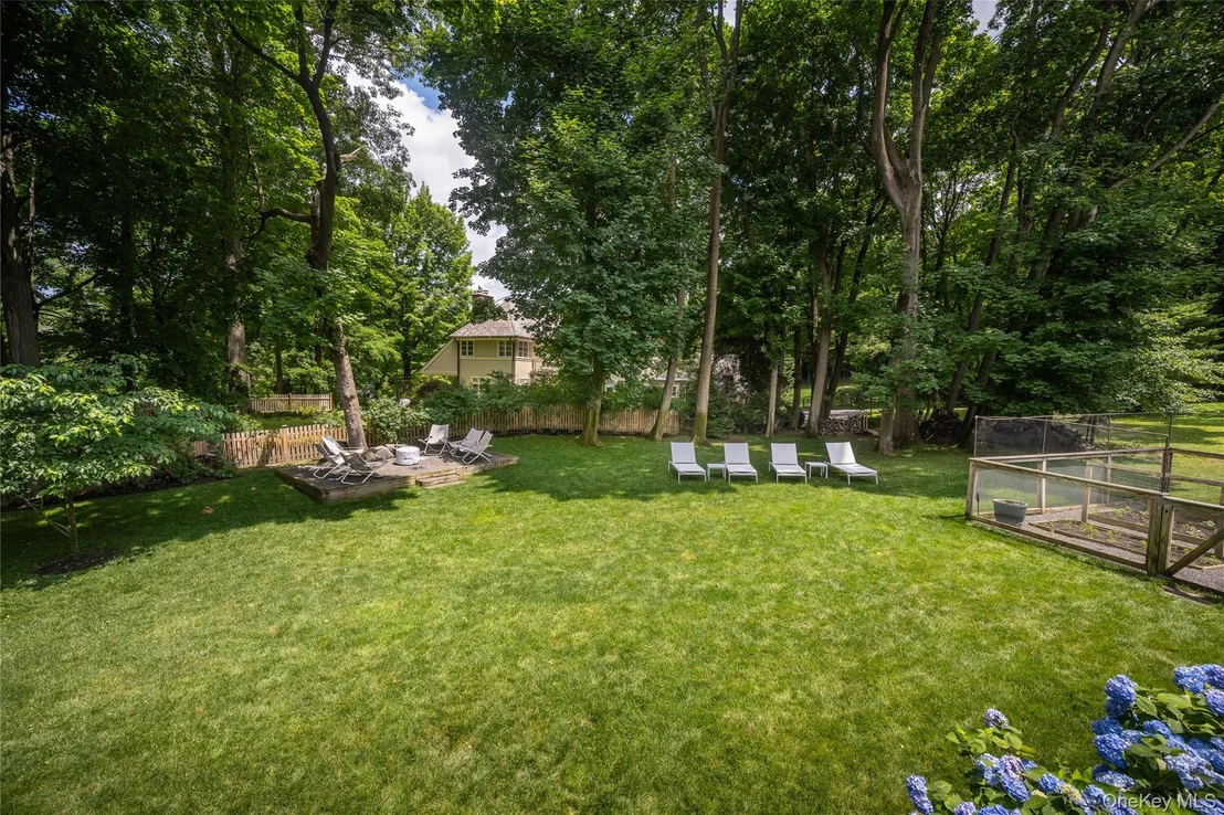 Photo of 15 Laurel Hill Road