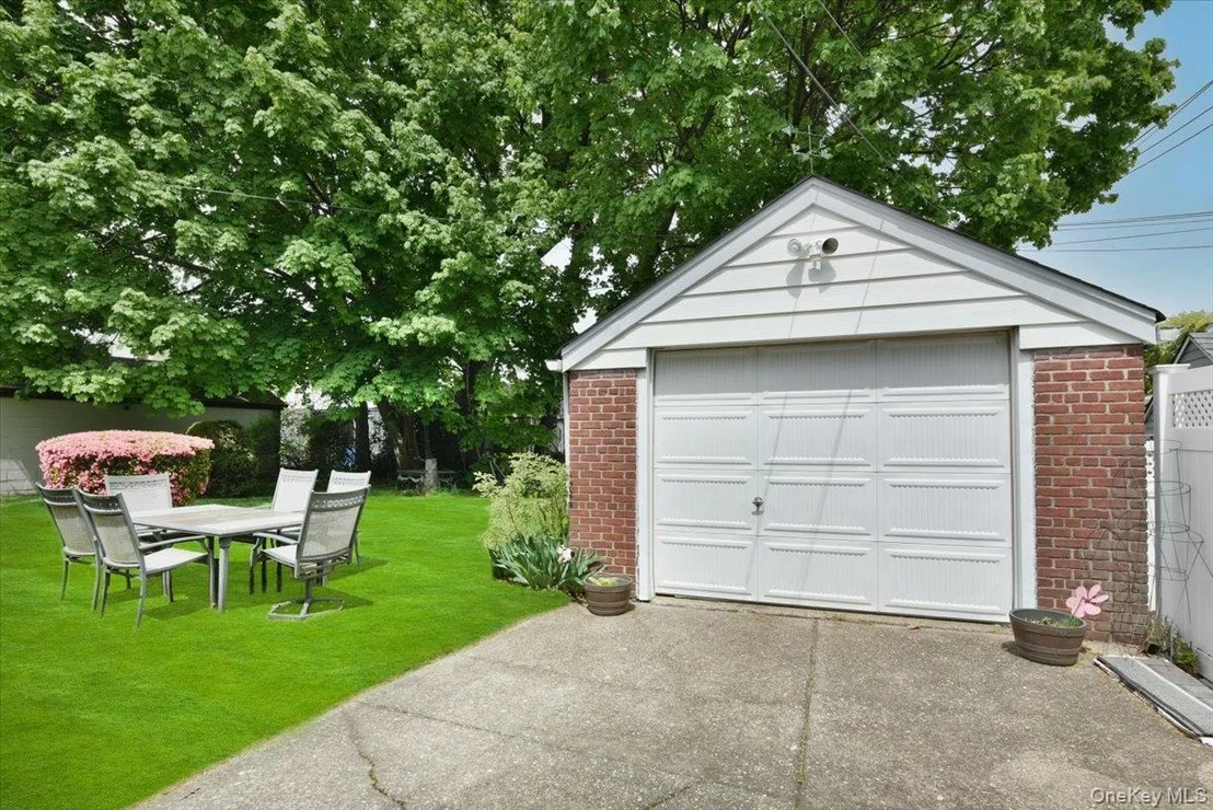Photo of 246-35 85th Road