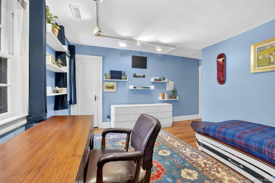 Photo of 77 Edgemont Road