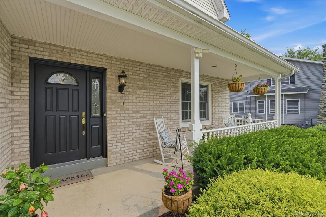 Photo of 302 Lakeside Road