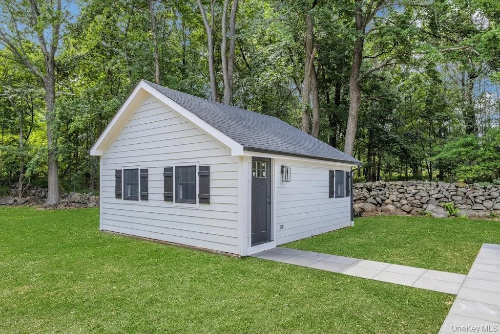 Photo of 676 Hardscrabble Road