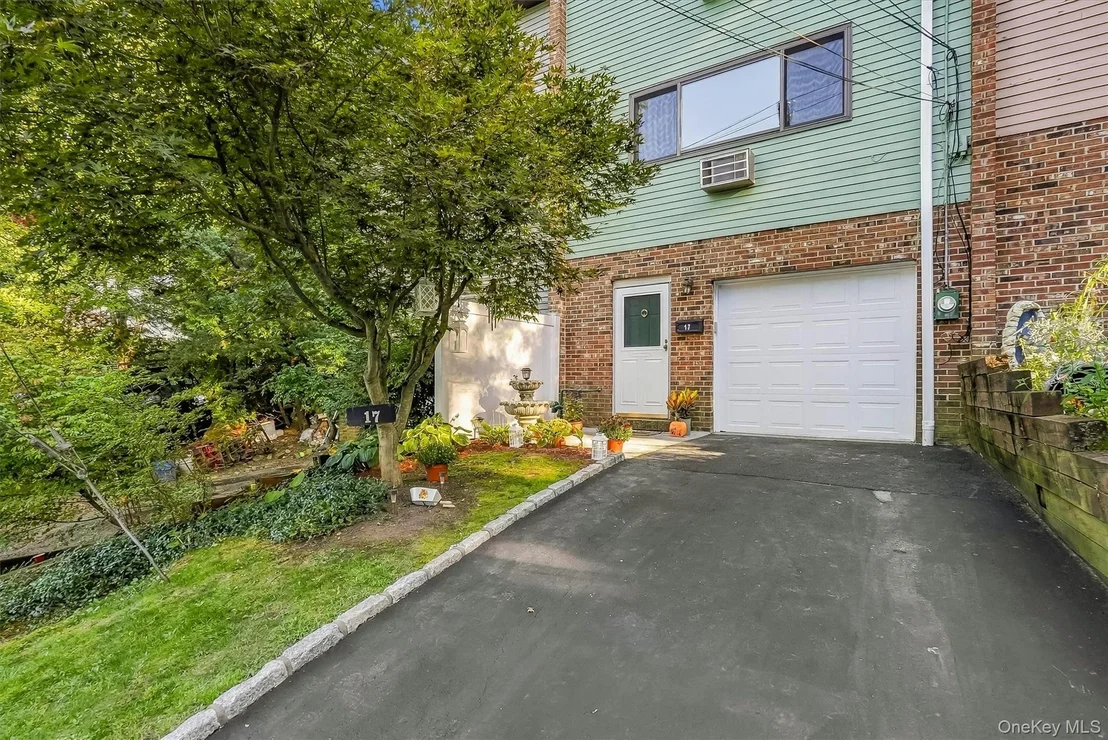 Photo of 17 Pemart Avenue