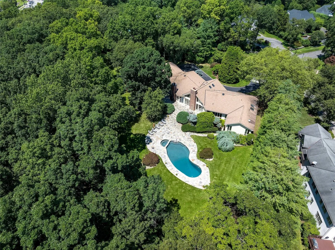 Photo of 10 Old Woods Drive