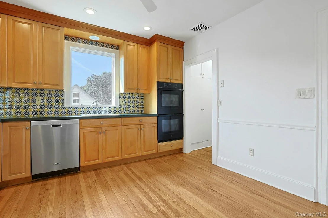 Photo of 54 Bowman Avenue