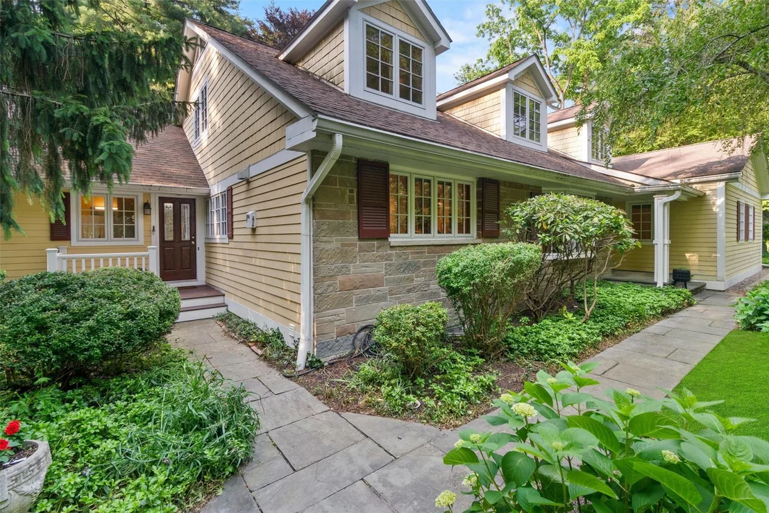 Photo of 150 Kingwood Park