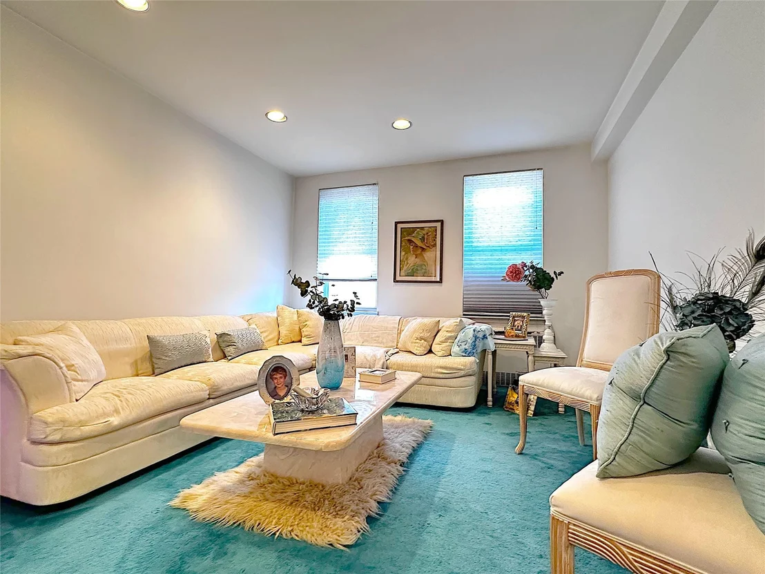 Photo of Unit 3F at 247 Parkview Avenue
