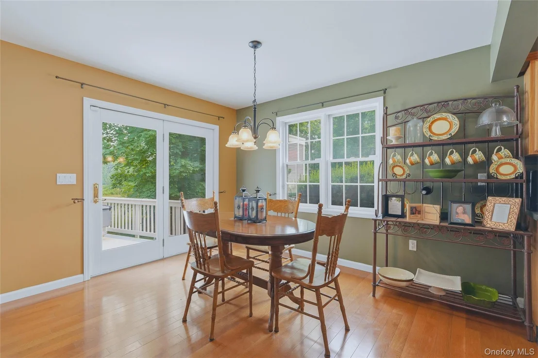 Photo of 302 Lakeside Road
