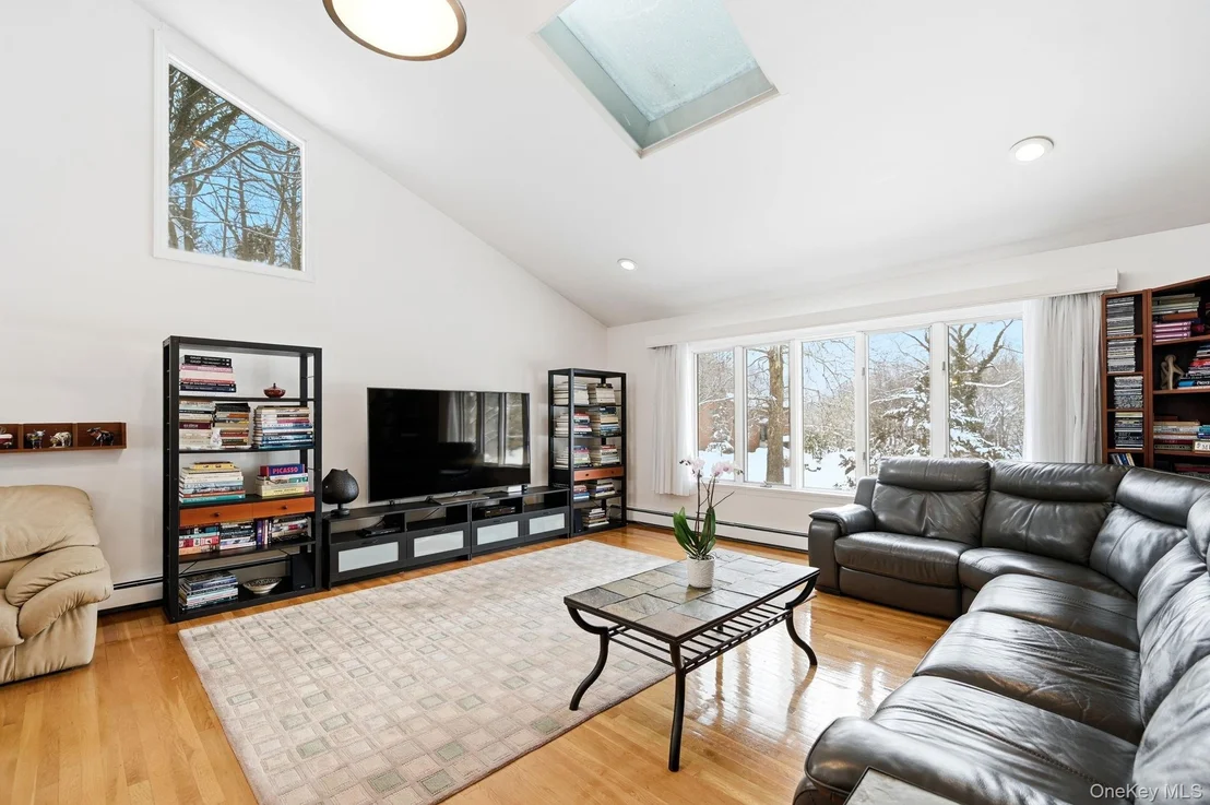 Photo of 10 Pine Brook Road