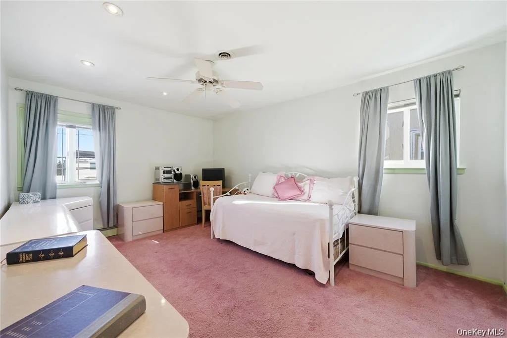 Photo of 3094 Riverside Drive