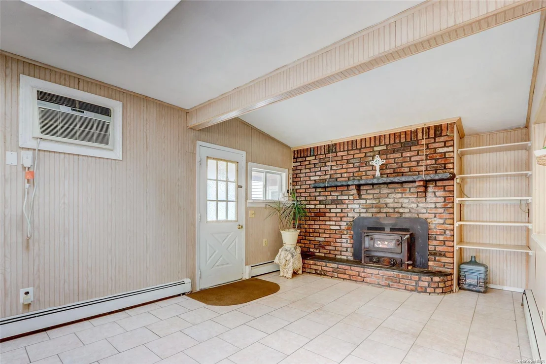 Photo of 83 Erlanger Boulevard