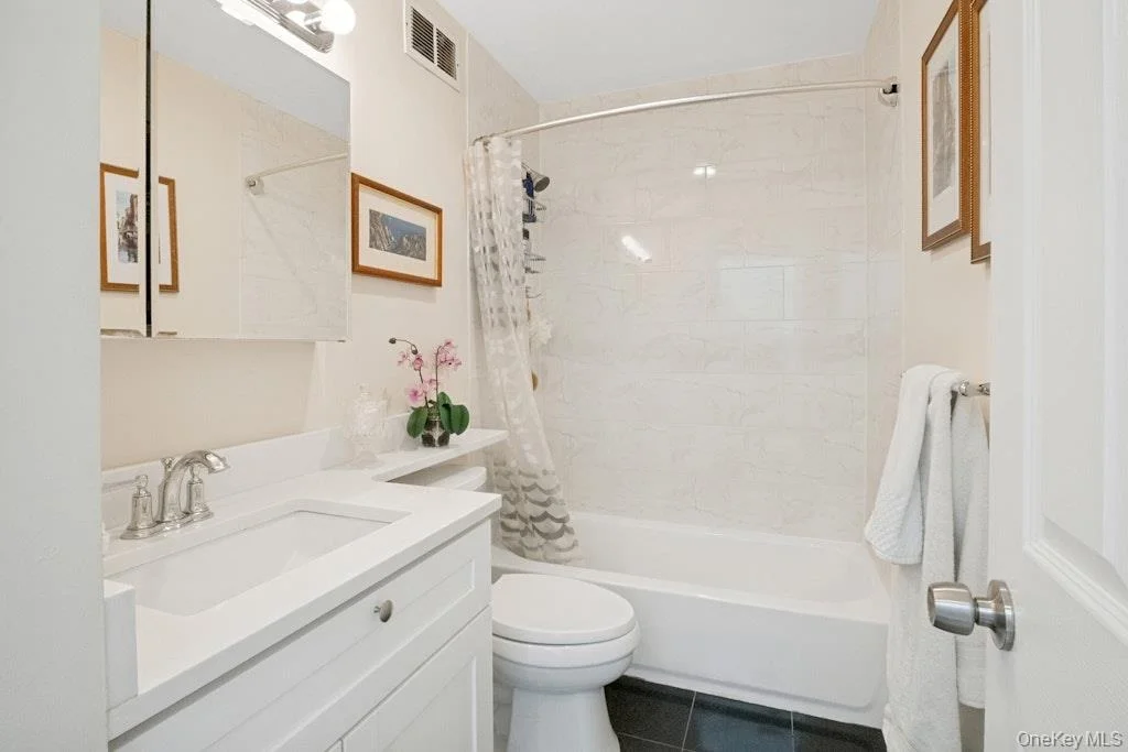 Photo of 8 Waterside Close
