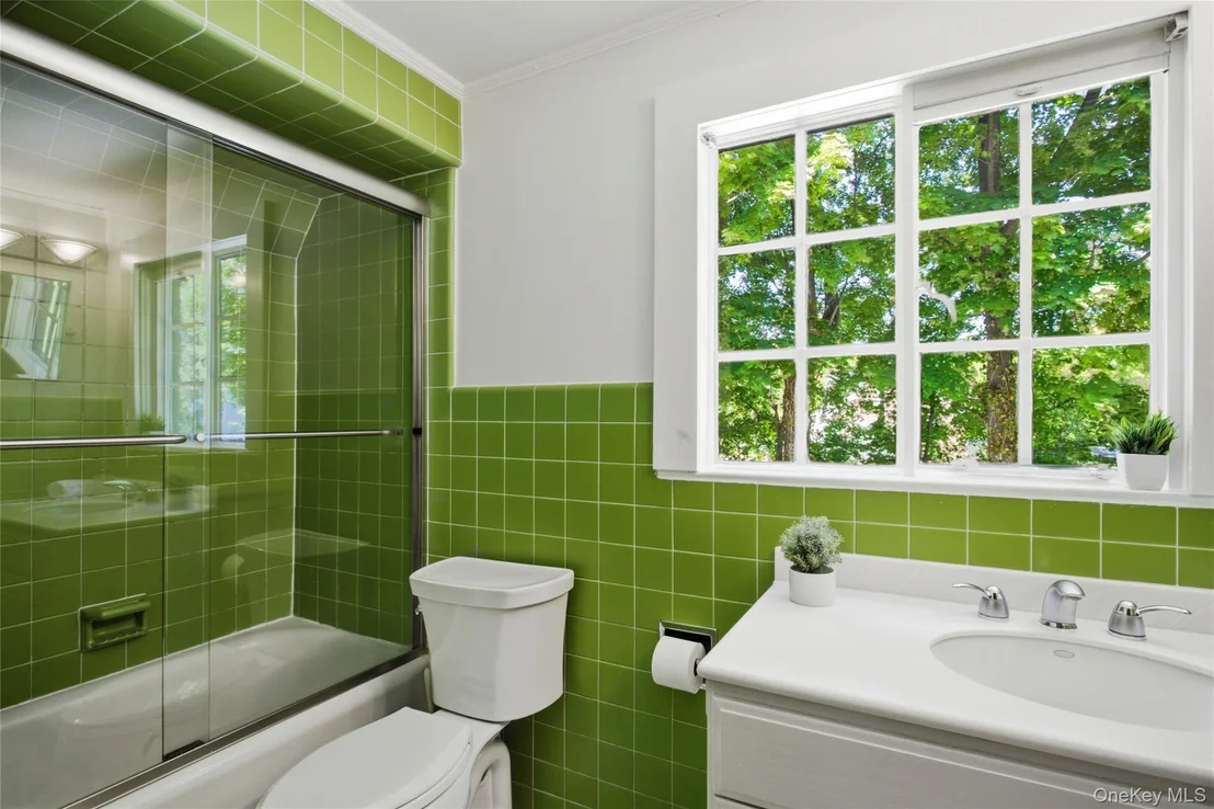 Photo of 449 Pelham Manor Road