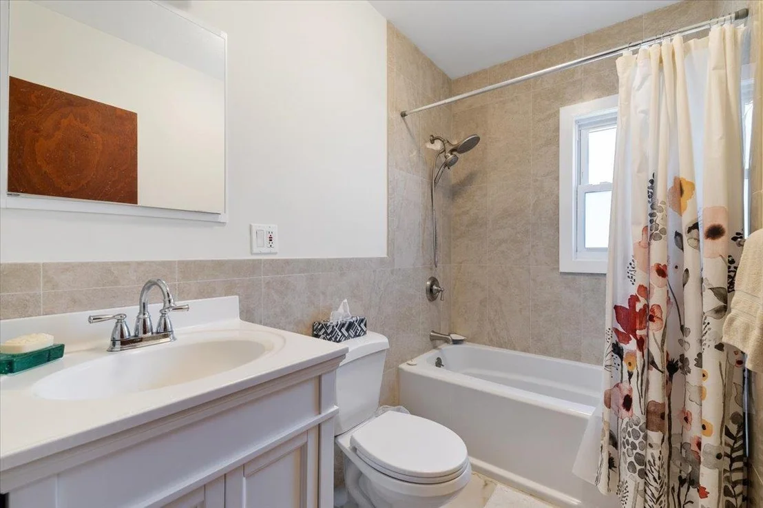 Photo of 808 De Mott Ave