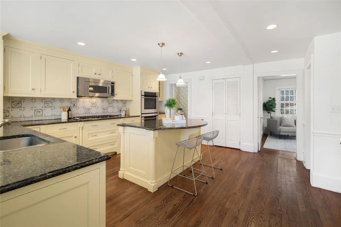 Photo of 10 Whippoorwill Road