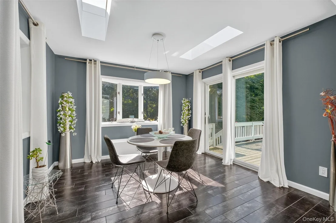 Photo of 105 Buckingham Avenue
