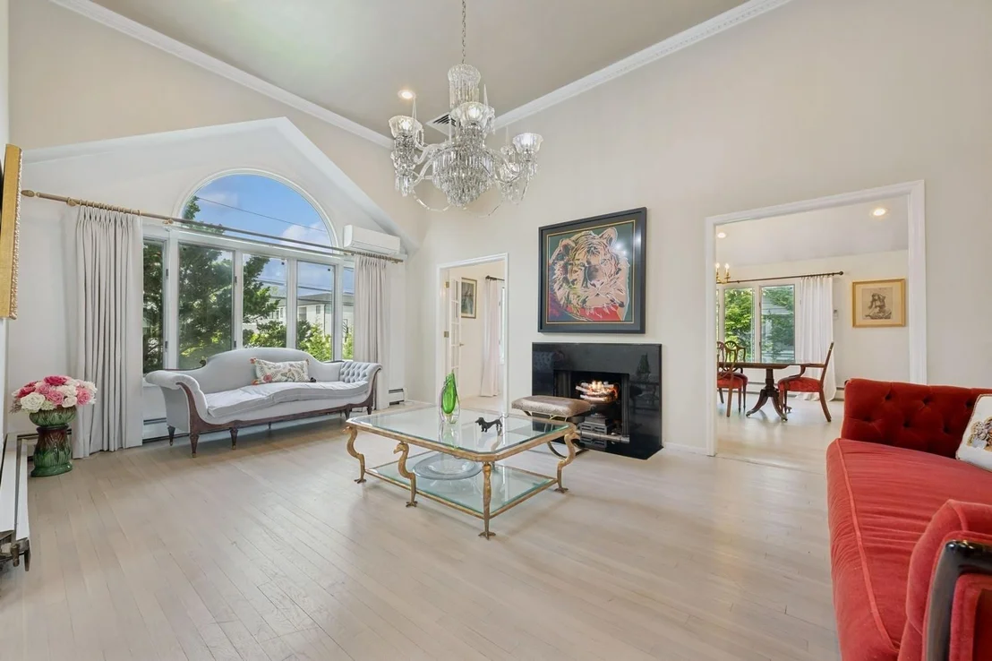 Photo of 2525 Beverly Road