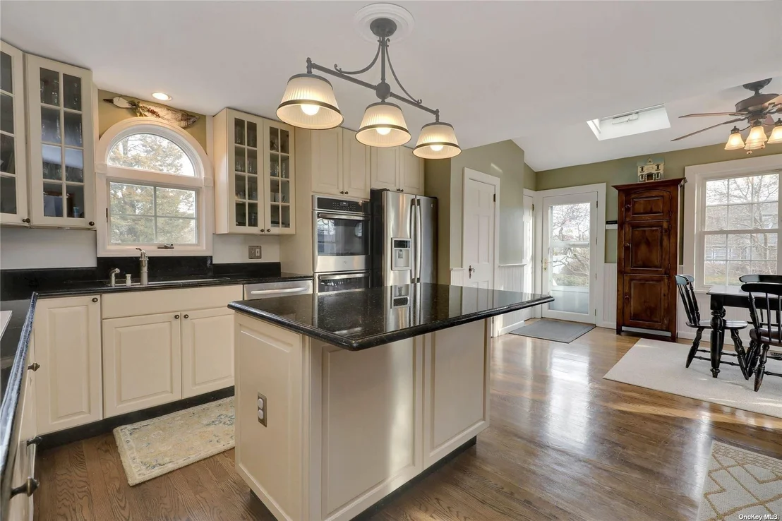 Photo of 87 W Islip Road
