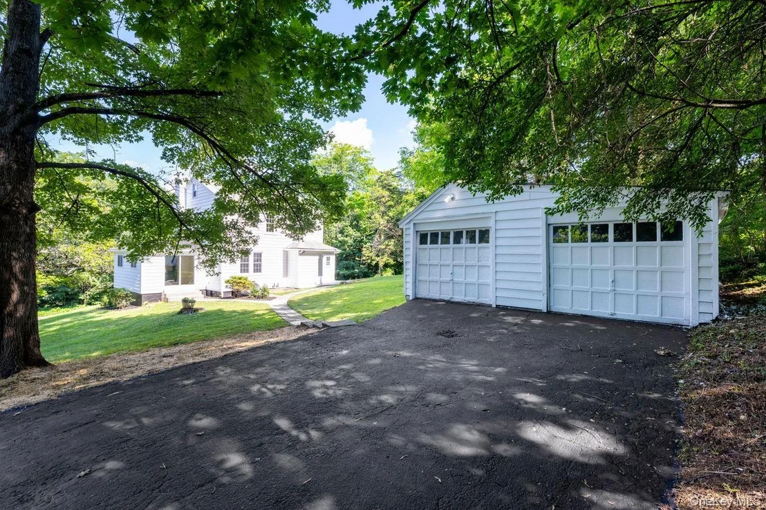 Photo of 2123 New Hackensack Rd