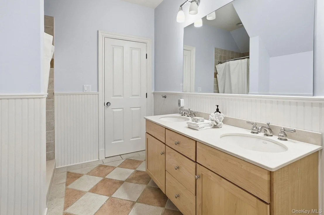 Photo of 15 Davis Avenue