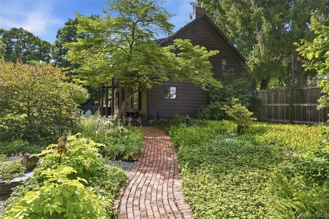 Photo of 809 Traver Road