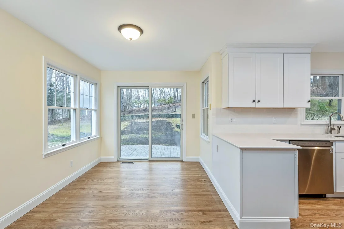 Photo of 451 River Road