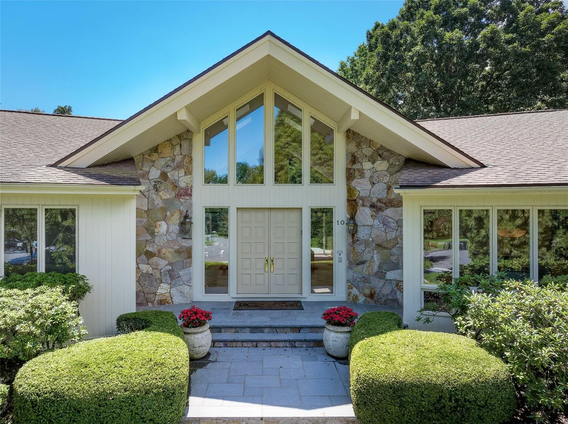 Photo of 10 Old Woods Drive