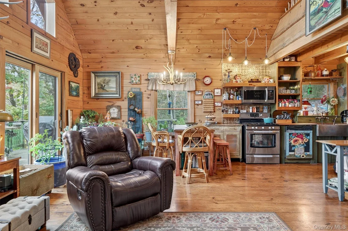 Photo of 129 Hallock Road