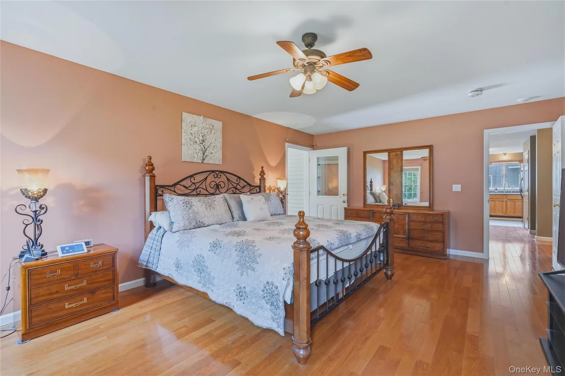 Photo of 302 Lakeside Road