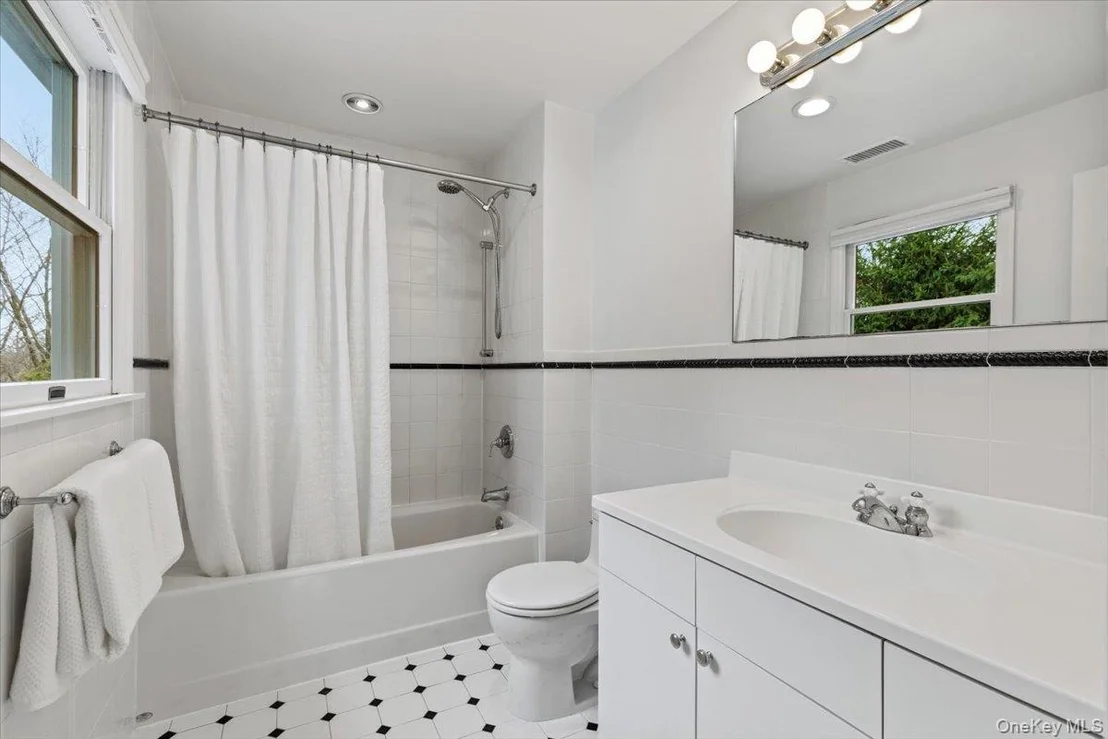 Photo of 76 Davis Avenue