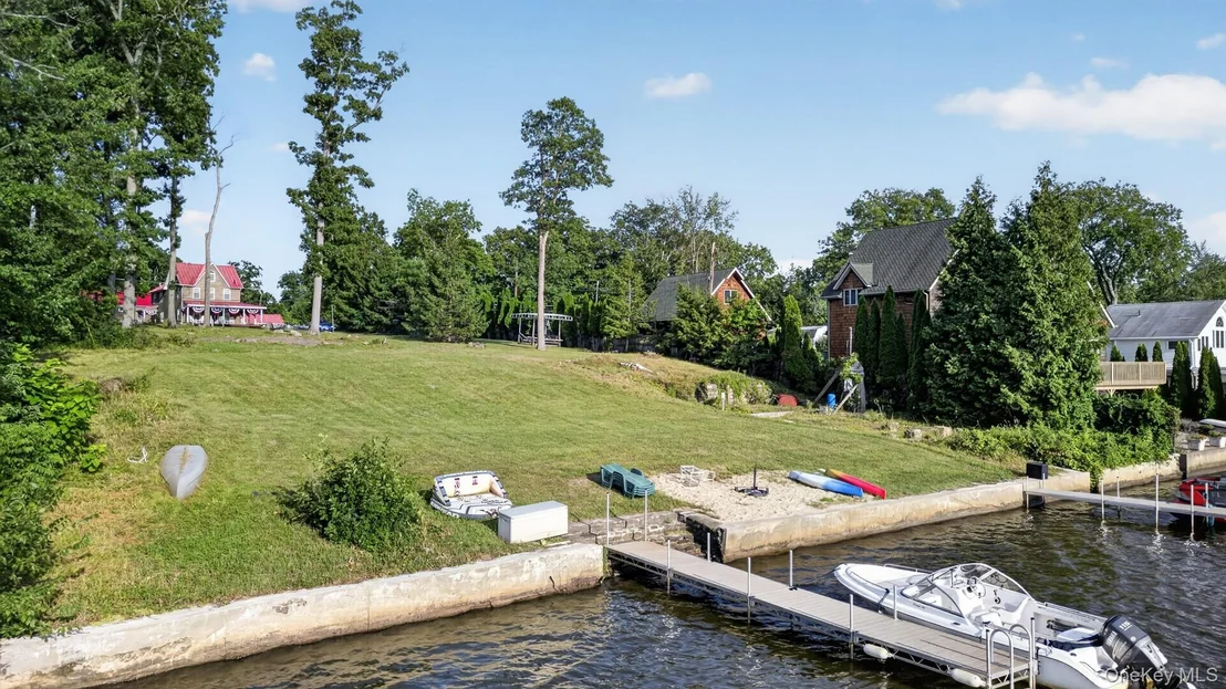 Photo of 355 Lakeside Road