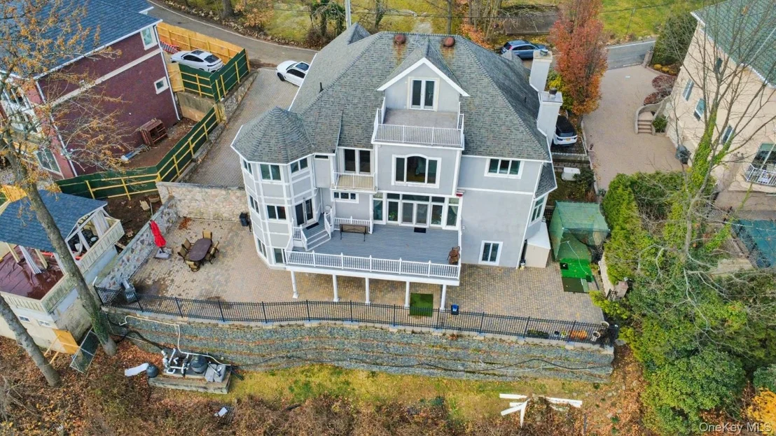 Photo of 174 Douglas