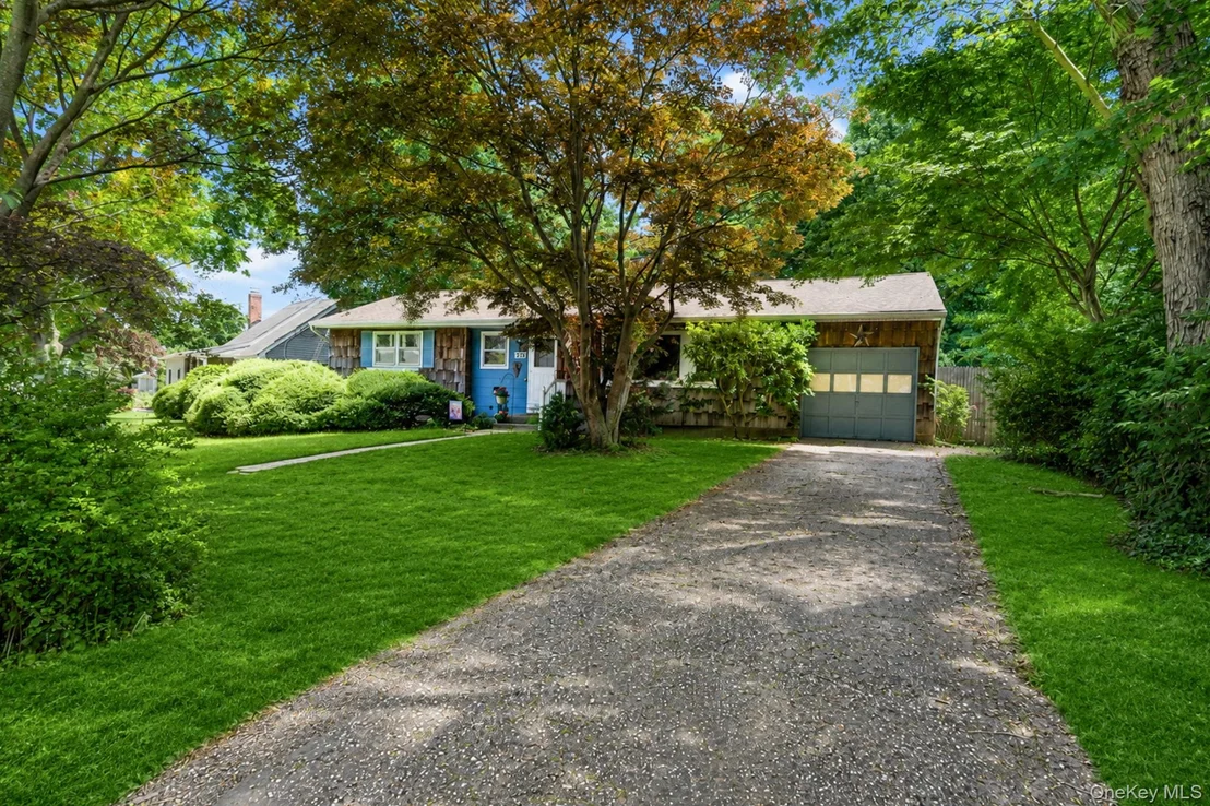 Photo of 376 Moriches Road
