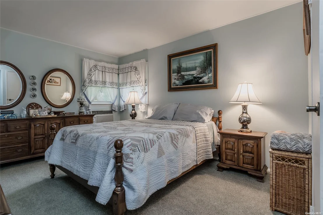 Photo of 53 Roxbury Drive