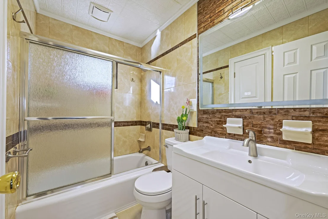 Photo of 20 Howe Road