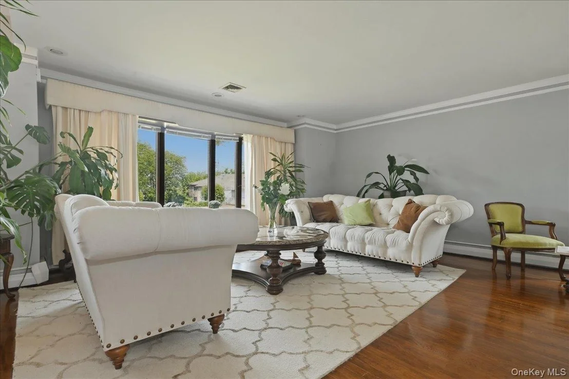 Photo of 844 Park Lane