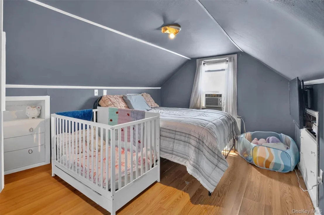 Photo of 1069 Phoebe Street