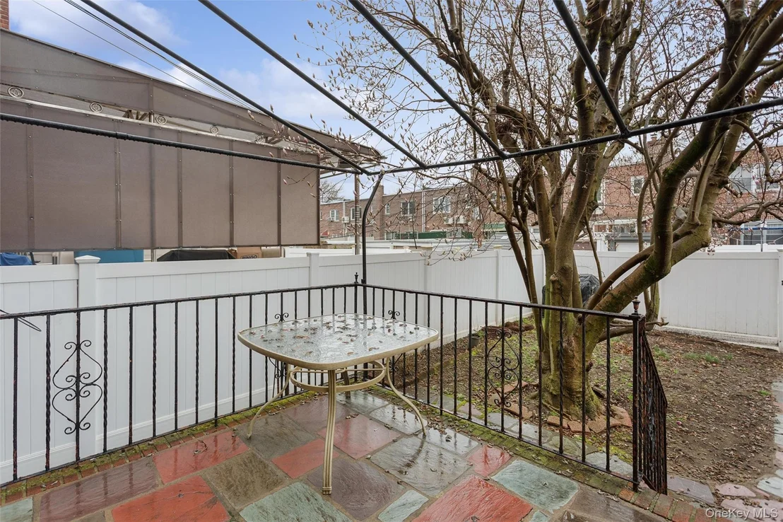 Photo of 75-23 168 Street