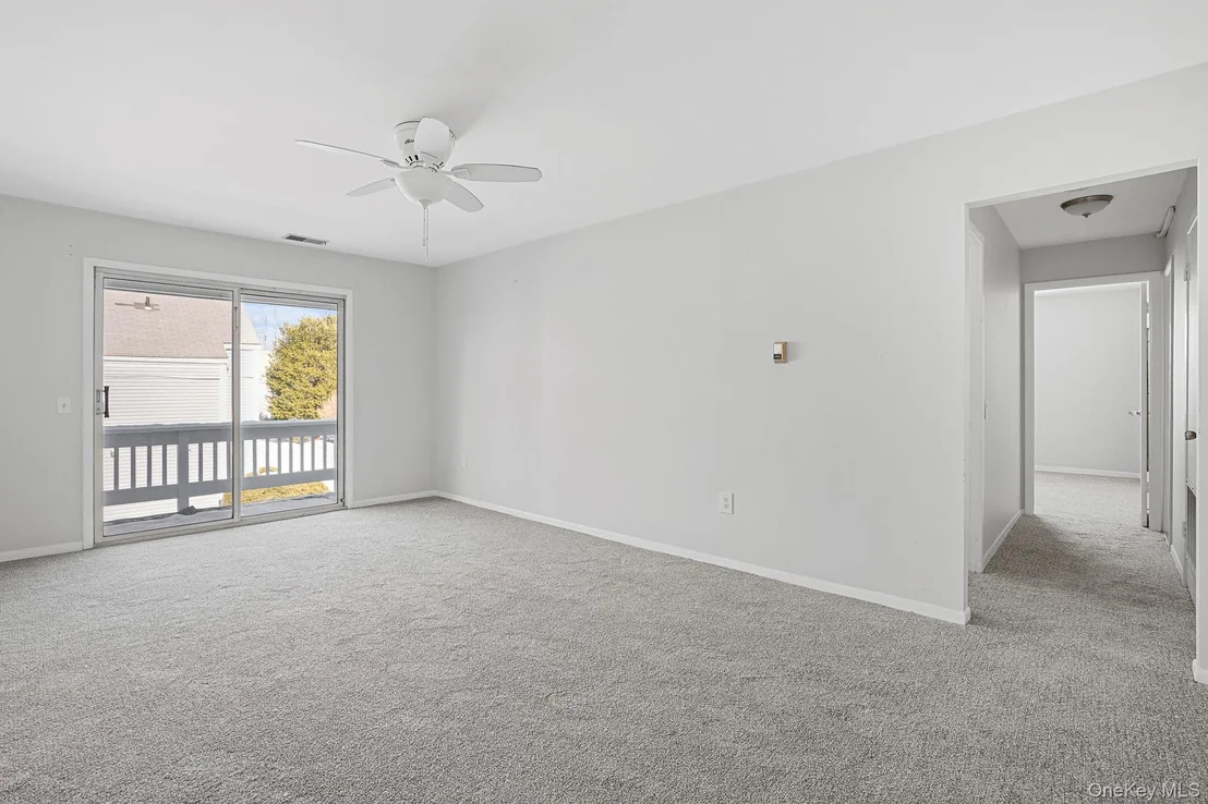 Photo of Unit H at 401 Commons Way