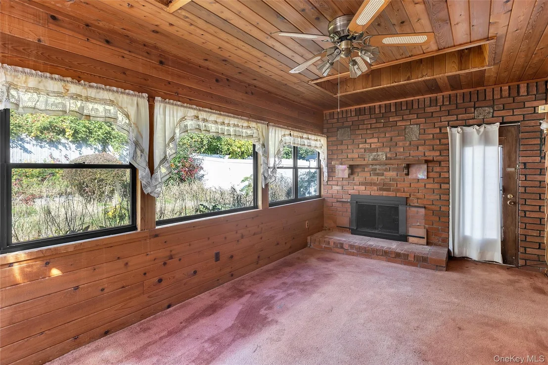 Photo of 6 Roxbury Drive