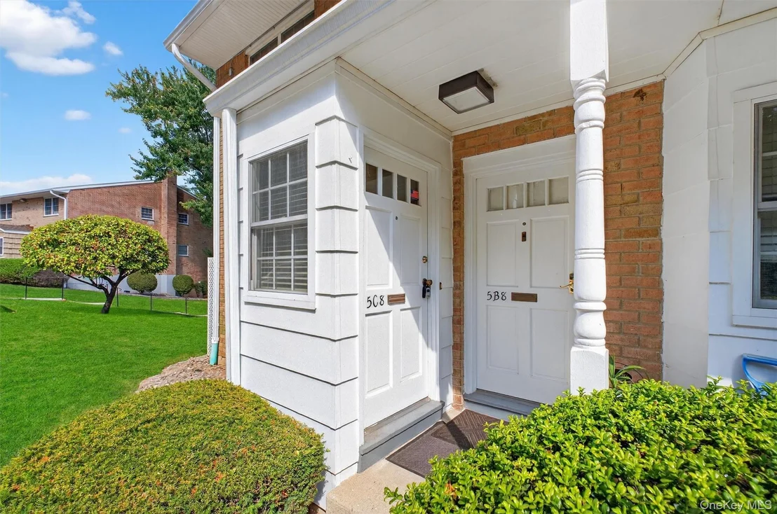 Photo of Unit EC8 at 1840 Crompond Road