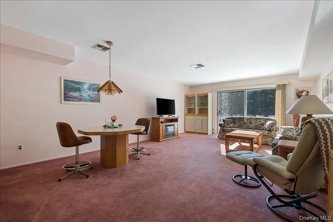 Photo of Unit 607 at 2355 Pershing Boulevard