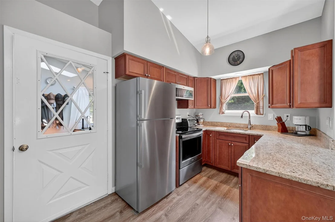 Photo of 85 Lakeside Road