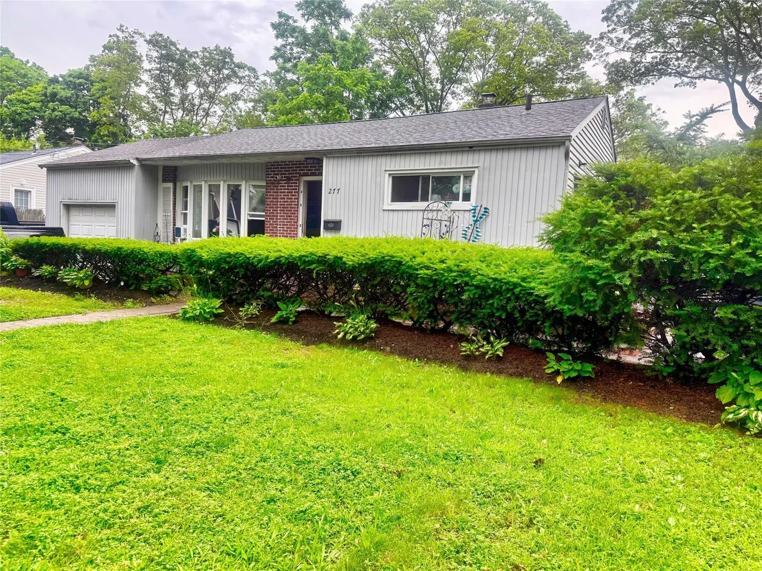 Photo of 277 Phyllis Drive